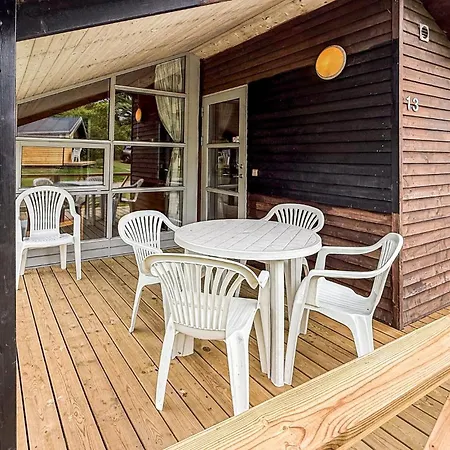 2 Bedroom Stunning In Ferienhaus Vejle